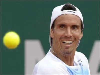 Voil un spcialiste de la terre battue... un Argentin bien sr ! Mais lequel de ces 'Juan' est sur la photo ?