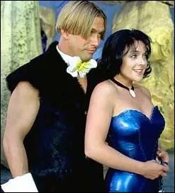 Dans quel suite Jane Krakowski incarne-t-elle Betty Laroche et porte ainsi uniquement du bleu tout au long du film ?