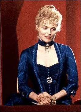 Dans quel film ralis par Scorsese, Michelle Pfeifer porte-t-elle cette magnifique robe bleue ?