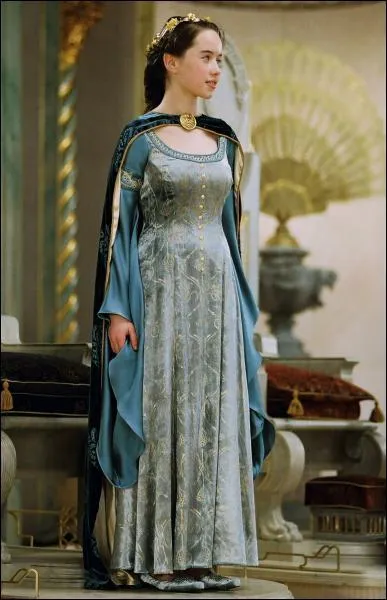 Dans quel chapitre des chroniques de Narnia Susan porte-t-elle cette robe ? Pour vous aider, il s'agit de la parure qu'elle porte lors de son couronnement.