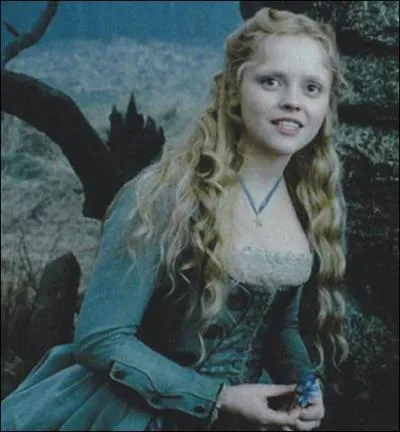 Dans quel film de Tim Burton Christina Ricci porte-t-elle une robe bleue corsete ?