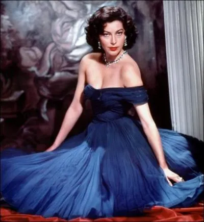 Et enfin pour terminer, la plus belle robe d'entre toutes : Dans quel film culte Ava Gardner la porte-t-elle ?