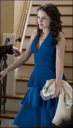 Dans quel chapitre de Twilight Bella porte-t-elle une robe de promo ?