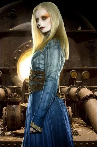 Dans quel film ayant pour hros un monstre rouge cornu peut-on voir cette jolie elfe vtue de bleu ?