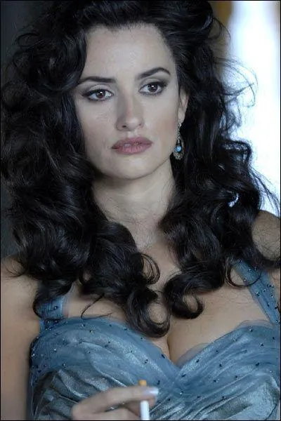 Dans quel film racontant la vie et les exploits d'un matador Penelope Cruz arbore-t-elle cette robe bleu clair ?