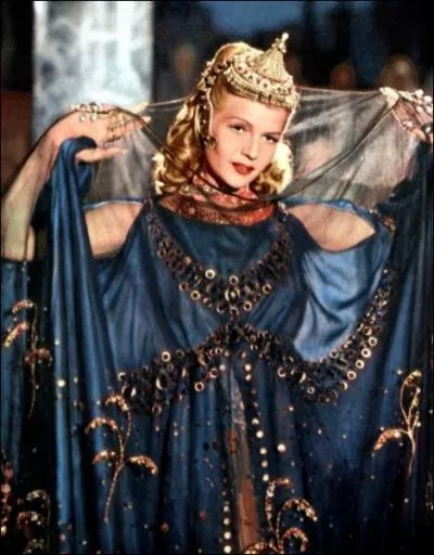 Et enfin, dans quel film la sublime Rita Hayworth interprte-t-elle un personnage biblique drape dans cette robe bleue ?