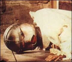 O mourut en 1703 le prisonnier d'Etat mystrieux connu sous le surnom d'Homme au masque de fer ?