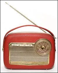 Quel tait le mot de passe de la radio de la rsistance la 1re fois que nos hros russissent  l'couter ?