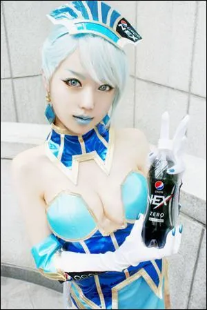 Cette demoiselle est 'cosplaye' en :