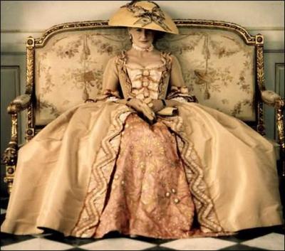 Dans quel film de Stephen Frears peut-on voir Glenn Close interprtant une Madame de Merteuil plus diabolique et machiavlique que jamais dans une robe dore ?
