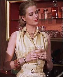 Dans son dernier film, Grace Kelly tombe amoureuse de Sinatra. Quel est le titre de ce long-mtrage musical ?