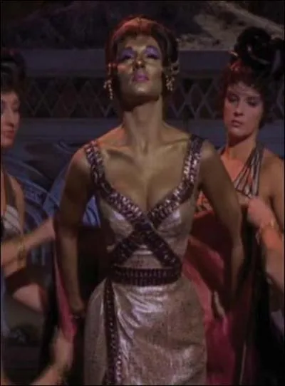 Dans quel film narrant un pisode de la mythologie grecque Nancy Kovack interprte-t-elle une Mde toute d'or vtue ?