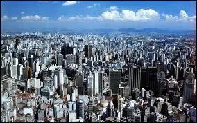 Quelle ville est la plus grande ville du Brsil et la ville qui compte le plus de lusophones au monde ?