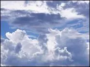 Nuageux : se traduit par :