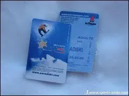 Forfait de ski : se traduit par :