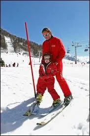 Moniteur de ski : se traduit par :