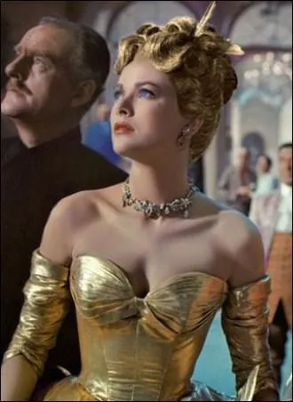 Dans quel film d'Alfred Hitchock Grace Kelly revt-elle une robe d'poque dore lors d'un bal ?