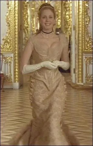 Dans quel film Mia Kirshner, partenaire de Sophie Marceau et de Sean Bean, porte-t-elle de somptueuses robes en or ?