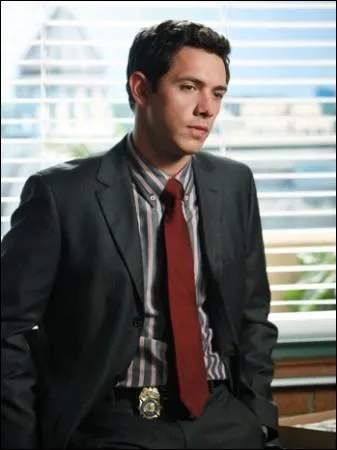 Qui est ce jeune ancien directeur du CBI ? (apparu dans la saison 4, et mort dans cette mme saison)