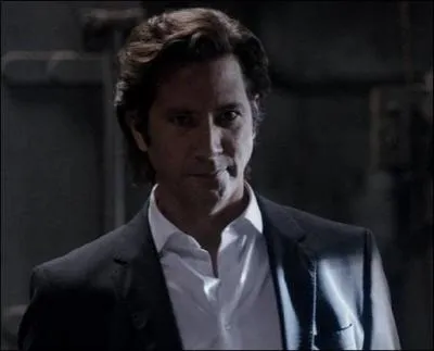 Comment s'appelle cet homme puissant et multimillionnaire, qui n'hsite pas  faire tuer tous ceux qui se mettent en travers de son chemin et qui deviendra l'obsession de Lisbon dans la saison 5 (elle ressemblera  Jane, lorsque ce dernier met tout en oeuvre pour piger John le Rouge) ?