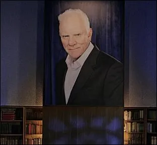 En parlant de ce tueur en srie; Jane  la fin de la saison 5 tablit une liste de 7 suspects. Ce personnage est l'un des 7 suspects de la liste, et il est aussi le gourou de la secte appele  Visualize . Comment s'appelle-t-il ?