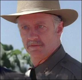 Ce personnage est l'un des 7 suspects de la liste de Jane, c'est aussi le shérif du comté de Napa. Et il s'avère être en réalité John le Rouge. Comment s'appelle-t-il ?