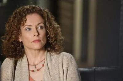 Qui est cette femme, se considrant comme une mdium et a dfi  la tlvision le tueur en srie principal de la srie ?