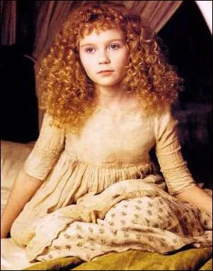 Dans quel film Kirsten Dunst, encore enfant, est-elle vtue et coife comme une jolie poupe, bien qu'elle soit une crature sanguinaire ?