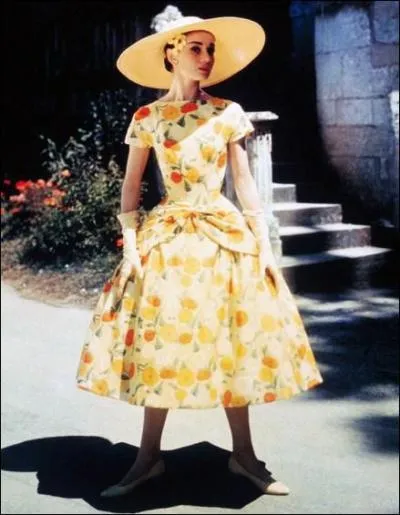 Dans quel film peut-on apercevoir Audrey Hepburn dans cette ravissante robe estivale ?