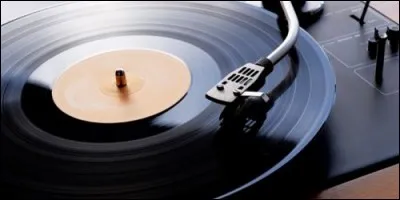 Combien y a-t-il de sillons sur une face de 33 tours ?