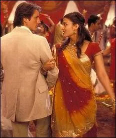 Dans quel film Aishwarya Rai tombe-t-elle follement amoureuse au moment o elle porte ce sari jaune bord de rouge ?