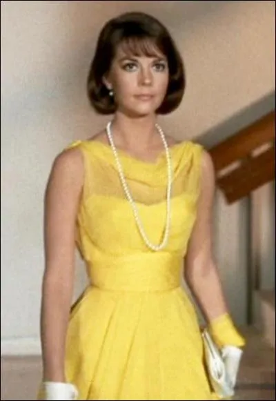 Et enfin, pour terminer, dans quel film, o elle est accompagne de Tony Curtis et de Lauren Bacall, Natalie Wood porte-t-elle cette adorable robe jaune ?