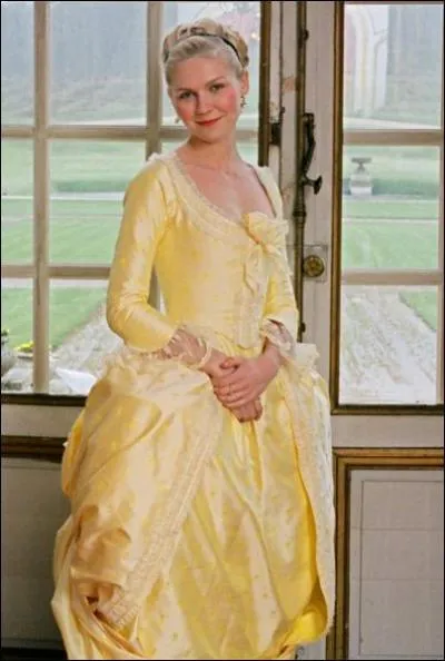 Dans quel film Kirsten Dunst porte-t-elle cette magnifique robe ?