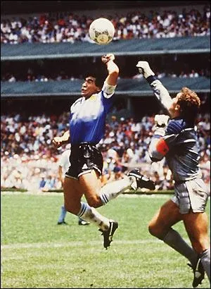 Diego Maradona, le clbre auteur de 'La mano de Dio' en Coupe du Monde, porte l'un des surnoms suivants, lequel ?