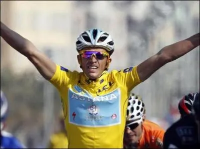 Vainqueur du Tour de France en 2007, 2009 et 2010, Alberto Contador est surnomm...