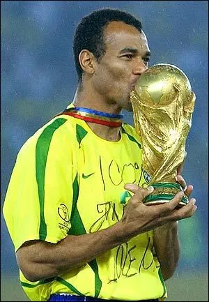 Cafu, le trs bon latral brsilien et ancien capitaine de la Seleao, est surnomm...