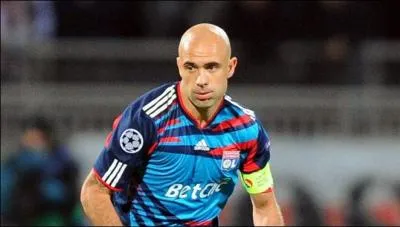 Le taulier de la dfense lyonnaise Cris est gnralement appel...