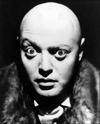 Autre classique ralis par Karl Freund en 1935, dans lequel un pianiste victime d'un accident, se voit greffer les mains d'un assassin. C'est :