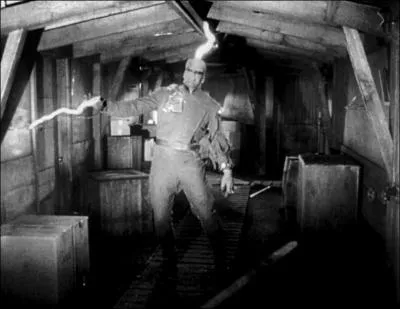 Dans les annes 50, horreur et science-fiction fusionnent. C'est le cas notamment de ce film de 1951 dans lequel une chose extraterrestre terrorise la population d'une base scientifique. C'est :