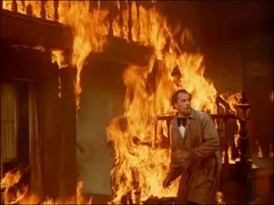 En 1953, un remake d'un film de 1933 va devenir un classique du cinma d'pouvante. Vincent Price y reprend le rle du sculpteur laiss pour mort dans l'incendie de son muse. C'est :