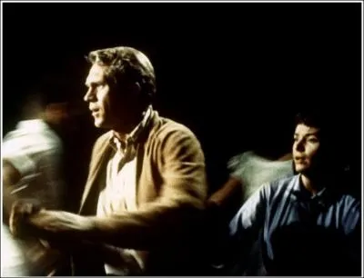 Film de 1958 qui marque le dbut de la carrire au cinma de Steve McQueen. Dans ce film, une chose venue de l'espace se transforme en masse visqueuse qui dvore tout sur son passage. C'est :