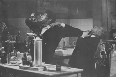 Autre film franais de 1959 ralis cette fois par Jean Renoir et dans lequel un psychiatre de renom est li par des liens mystrieux  un individu des plus inquitants. C'est :