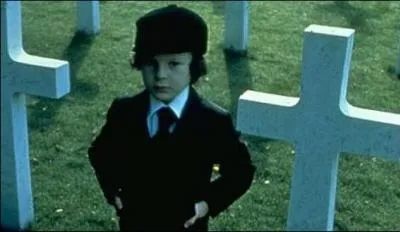 Un autre classique du genre est ce film de 1976 ralis par Richard Donner avec Gregory Peck. Il s'appelle :