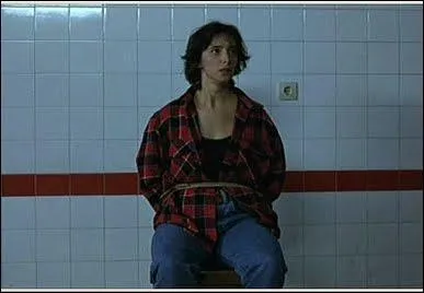 En cette fin des annes 90, le cinma espagnol de genre renat de ses cendres notamment avec Alejandro Amenabar qui ralise un film sur les snuff movies en 1996. C'est :