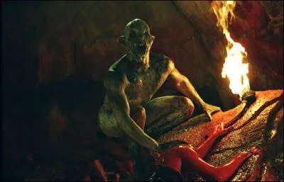 En 2005, Neil Marshall tourne un film claustrophobique dont l'action se droule sous terre o six femmes gares se rendent compte trs vite qu'elles ne sont pas seules. C'est :