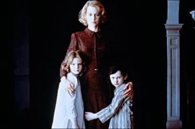 Mais ce sont vritablement les auteurs espagnols qui sont les fers de lance de ce nouveau cinma d'horreur. Ainsi Alejandro Amenbar en 2001, tourne avec Nicole Kidman dans ce film angoissant.