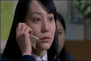 Mais l'Asie n'est pas seulement reprsente par le Japon. La Core du Sud suit le mouvement avec ce film de 2002 o une femme reoit des messages tlphoniques synonymes de maldiction. C'est :