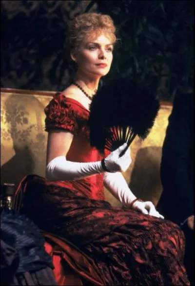 Dans quel film de Scorsese avec Daniel Day-Lewis Michelle Pfeiffer porte-elle cette trs belle robe ?