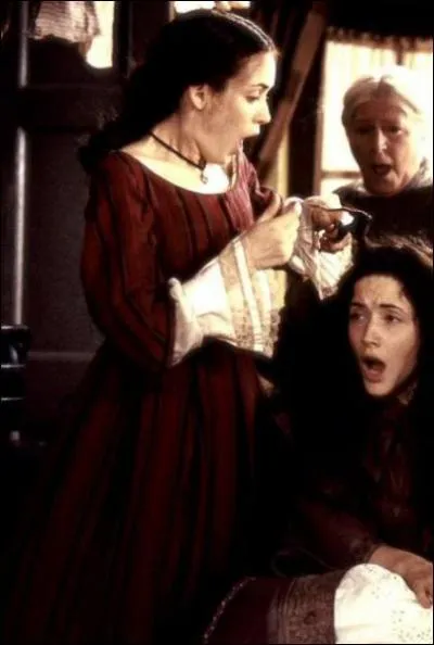 Dans quel film Winona Ryder, prnomme Jo, porte-t-elle cette robe rouge toute simple ?