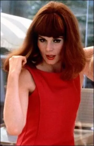 Dans quel film, o elle forme un duo imparable avec Catherine Deneuve, Franoise Dorlac porte-t-elle cette petite robe emblmatique des annes 60 ?